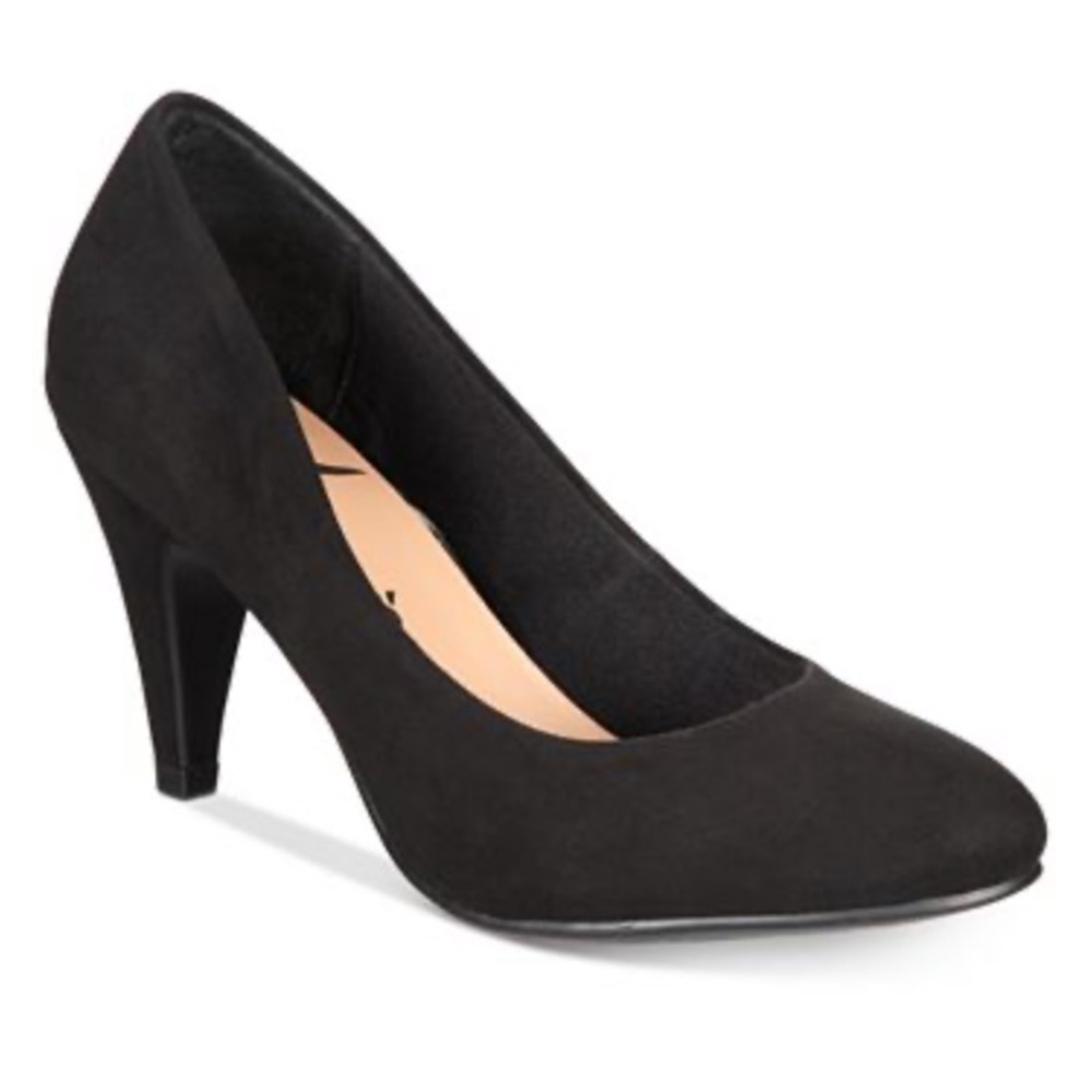 Black Pumps